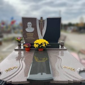 Памятник 06